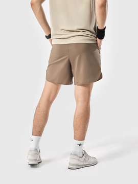 Product side /image/May2025/quan-short-the-thao-nam-6-inch-tui-zipped-Nau_3.jpg