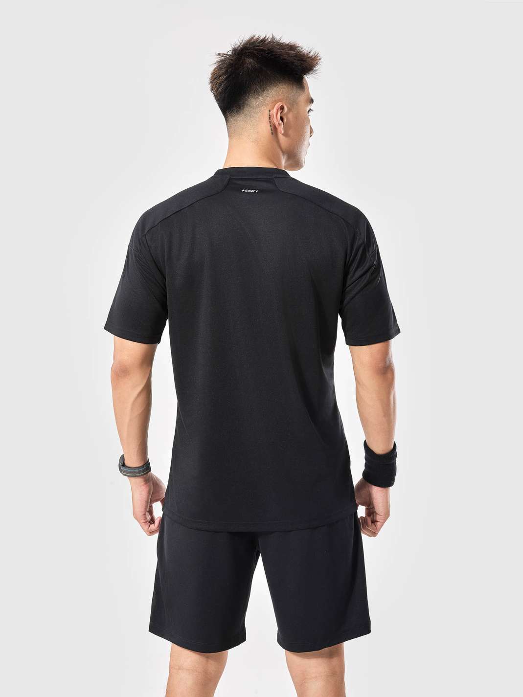 Product Image /image/May2025/t-shirt-the-thao-nam-flexline-active-v-neck--Den_5.jpg