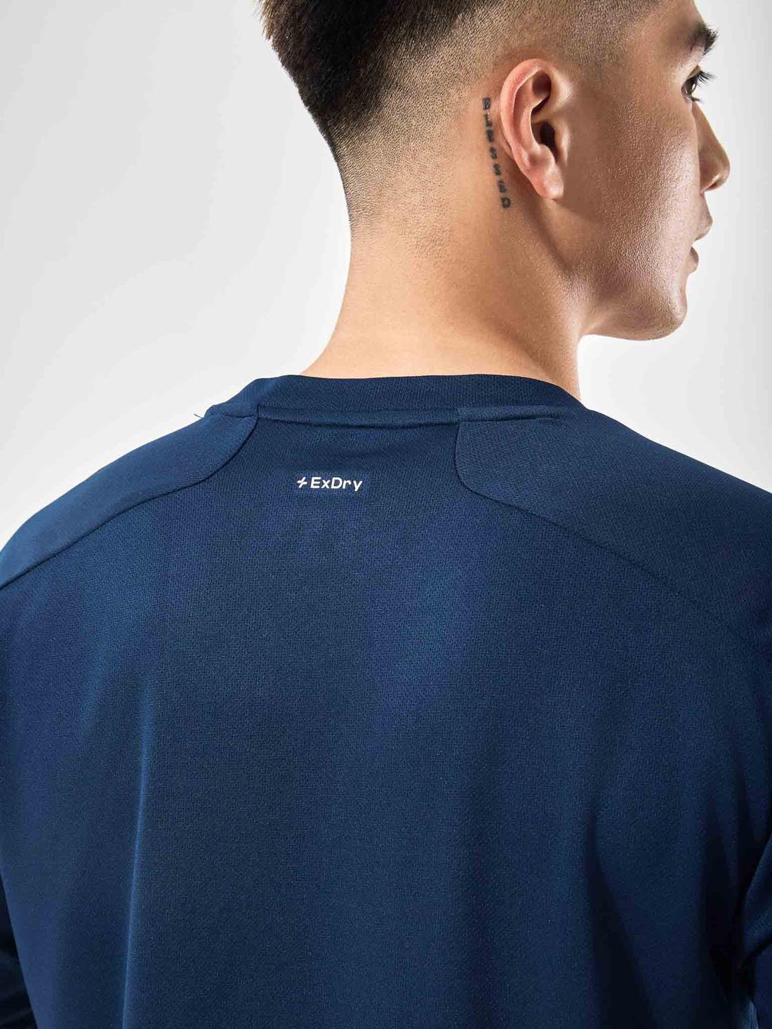 T-shirt thể thao nam FlexLine Active V-neck detail 3
