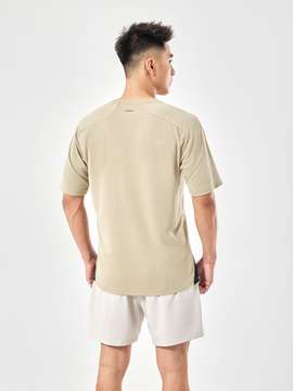 Product side /image/May2025/t-shirt-the-thao-nam-promax-sideflow-v-neck-Be_7.jpg