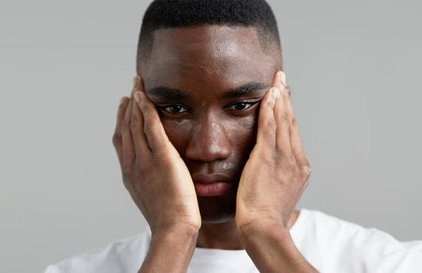 Thay đổi hormone thường xảy ra khi nam giới bước vào tuổi dậy thì