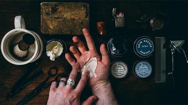 sáp vuốt tóc bình dân