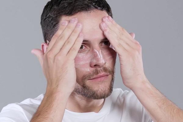 Tẩy tế bào chết 1 – 2 lần/tuần là cách giúp bạn kiềm dầu hiệu quả