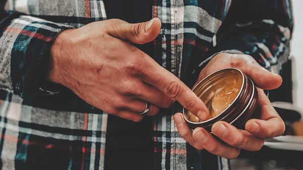 Pomade gốc dầu vuốt tóc cho nam.