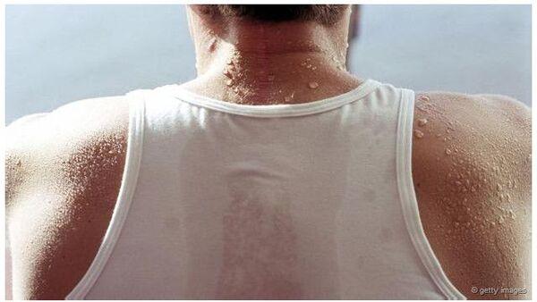 Nguyên nhân gây mụn lưng: đổ mồ hôi nhiều