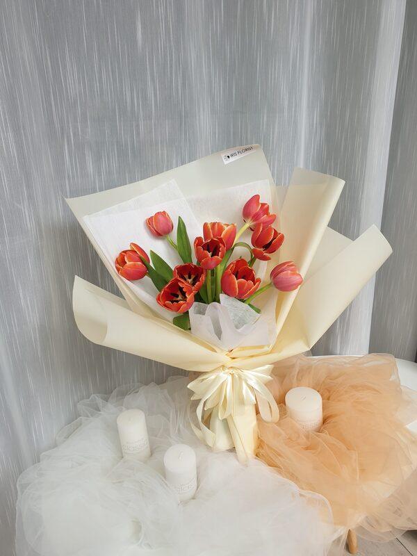 Hoa tulip với vẻ đẹp rạng rỡ, tượng trưng cho sự thanh lịch và nhiệt huyết