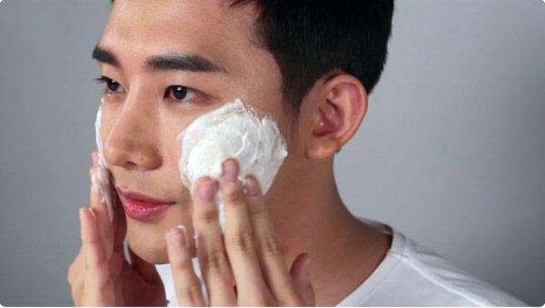 Tránh sử dụng xà phòng làm sạch da mặt