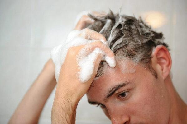  Hướng dẫn sử dụng wax vuốt tóc nam